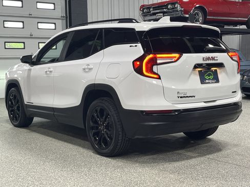 Certified 2022 GMC Terrain SLE w/ Driver Convenience Package AWD/4WD image 3