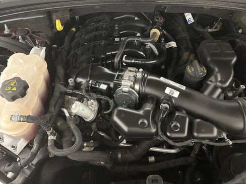 Used 2023 Jeep Grand Cherokee Limited image 25