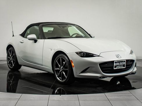 Used 2017 MAZDA MX-5 Miata Grand Touring image 13