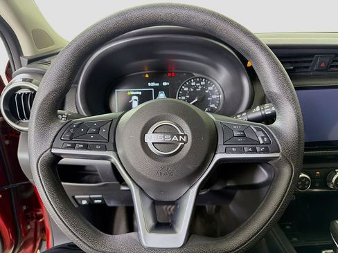 Used 2023 Nissan Kicks SV image 14