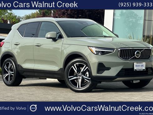 Certified 2025 Volvo XC40 B5 Core AWD/4WD image 1