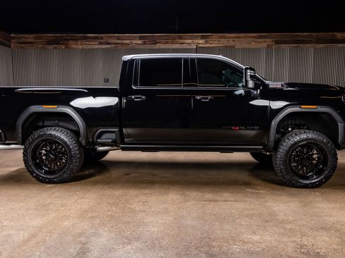 Used 2025 GMC Sierra 2500 AT4X image 11