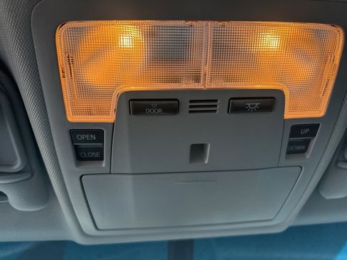 Used 2017 Toyota Camry XSE image 24