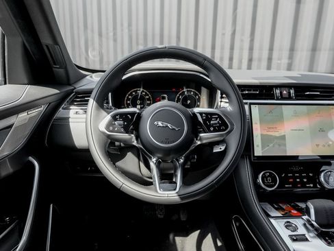 Used 2025 Jaguar F-PACE R-Dynamic S image 17