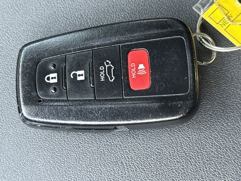 Used 2021 Toyota Highlander LE image 35