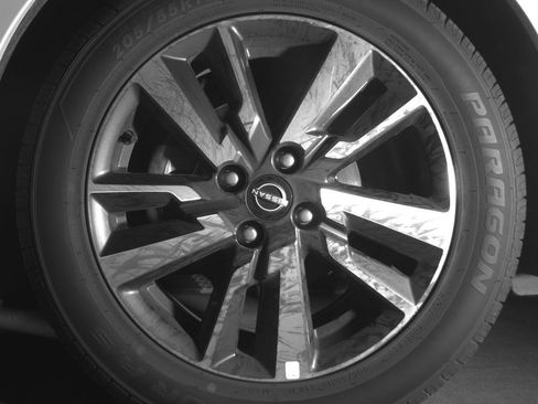 Used 2025 Nissan Versa SV image 12