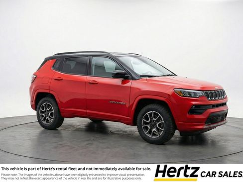 Used 2025 Jeep Compass Trailhawk image 1
