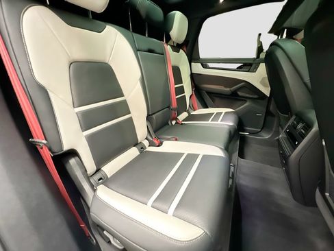 Certified 2024 Porsche Cayenne AWD/4WD image 30