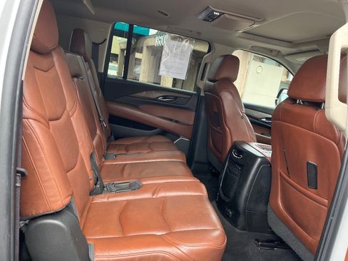 Used 2017 Cadillac Escalade ESV Premium Luxury image 16