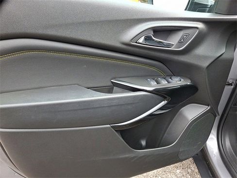 Used 2025 Chevrolet Trax LT w/ Driver Confidence Package image 12