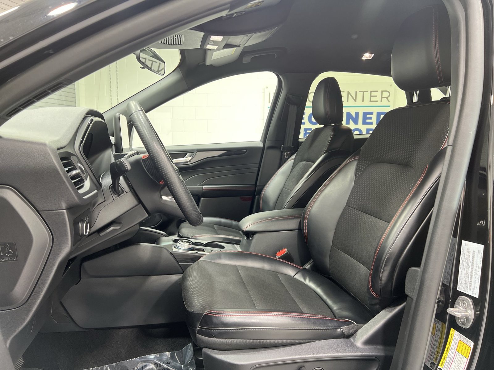 Used 2025 Ford Escape ST-Line AWD/4WD image 11