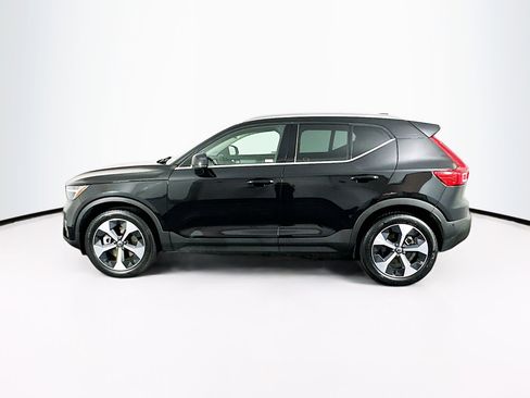 Used 2025 Volvo XC40 B5 Plus image 4