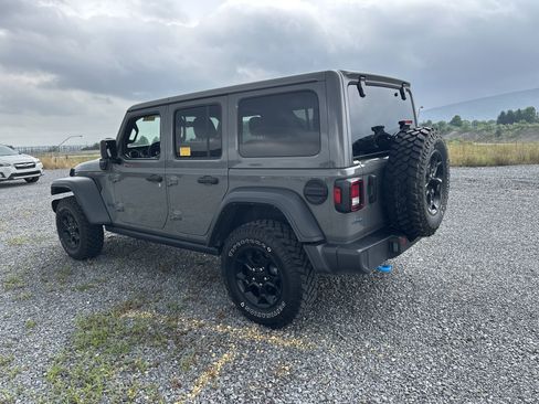Used 2023 Jeep Wrangler Unlimited w/ Cold Weather Group AWD/4WD image 3