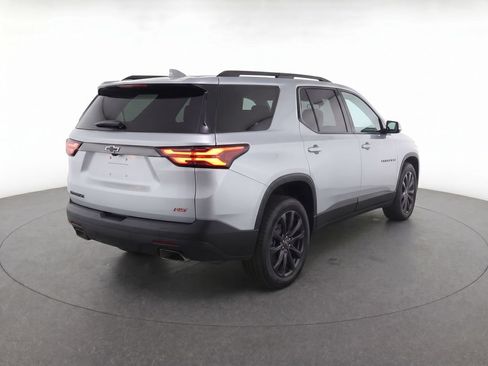 Used 2023 Chevrolet Traverse LT FWD image 4