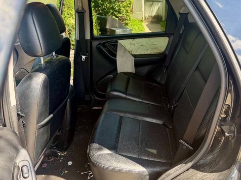 Used 2005 Ford Escape Limited FWD image 12