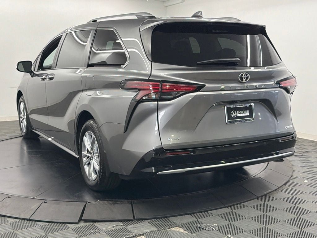 Used 2026 Toyota Sienna Limited FWD image 12