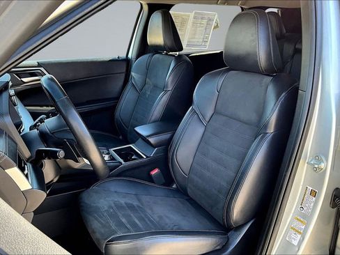 Used 2024 Mitsubishi Outlander SE image 22