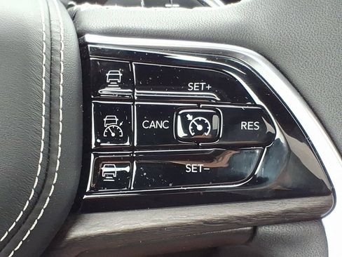 Used 2025 Jeep Grand Cherokee Overland w/ Trailer Tow Package AWD/4WD image 25