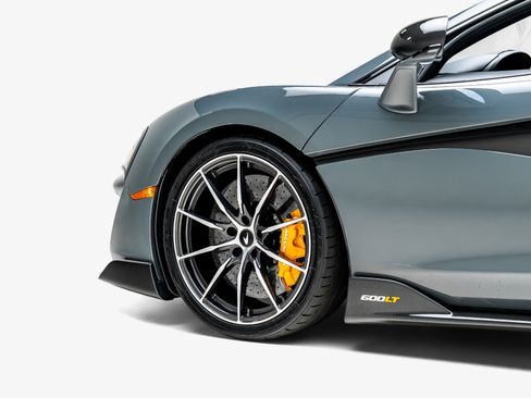 Used 2020 McLaren 600LT Spider RWD image 23