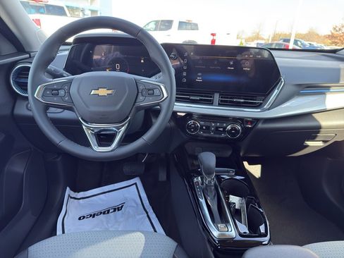 New 2026 Chevrolet Trax LT w/ Sunroof Package image 21