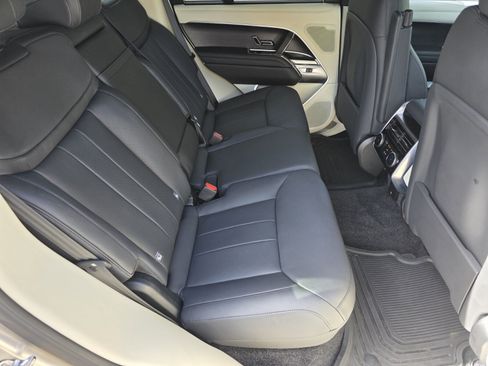 Certified 2024 Land Rover Range Rover SE AWD/4WD image 5