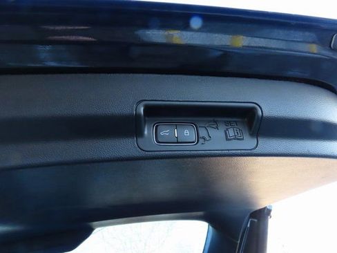 Used 2020 Ford Explorer XLT w/ Equipment Group 202A image 21