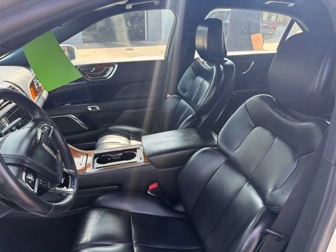 Used 2019 Lincoln Continental Premiere FWD image 24