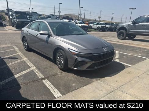 Used 2024 Hyundai Elantra SEL FWD image 3