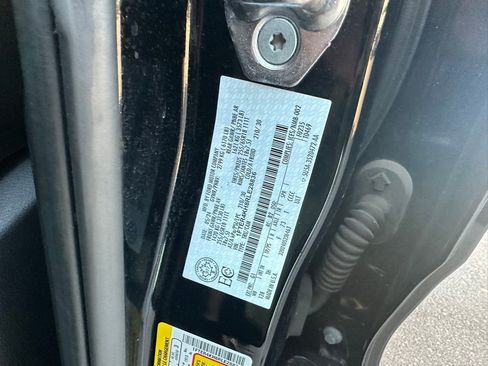 Used 2024 Ford Ranger Lariat w/ FX4 Off-Road Package image 9