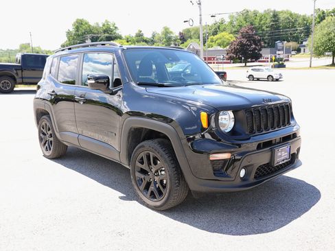 Used 2022 Jeep Renegade Altitude w/ Convenience Group AWD/4WD image 1