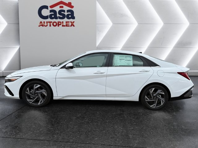 Used 2025 Hyundai Elantra Limited FWD image 3