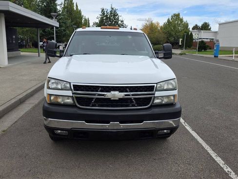 Used 2006 Chevrolet Silverado 3500 LT w/ Heavy-Duty Power Package RWD image 2