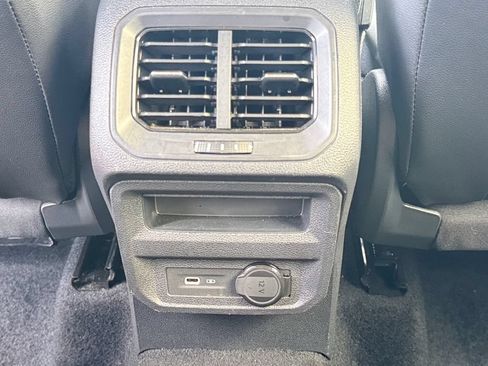 Used 2023 Volkswagen Tiguan SE AWD/4WD image 37
