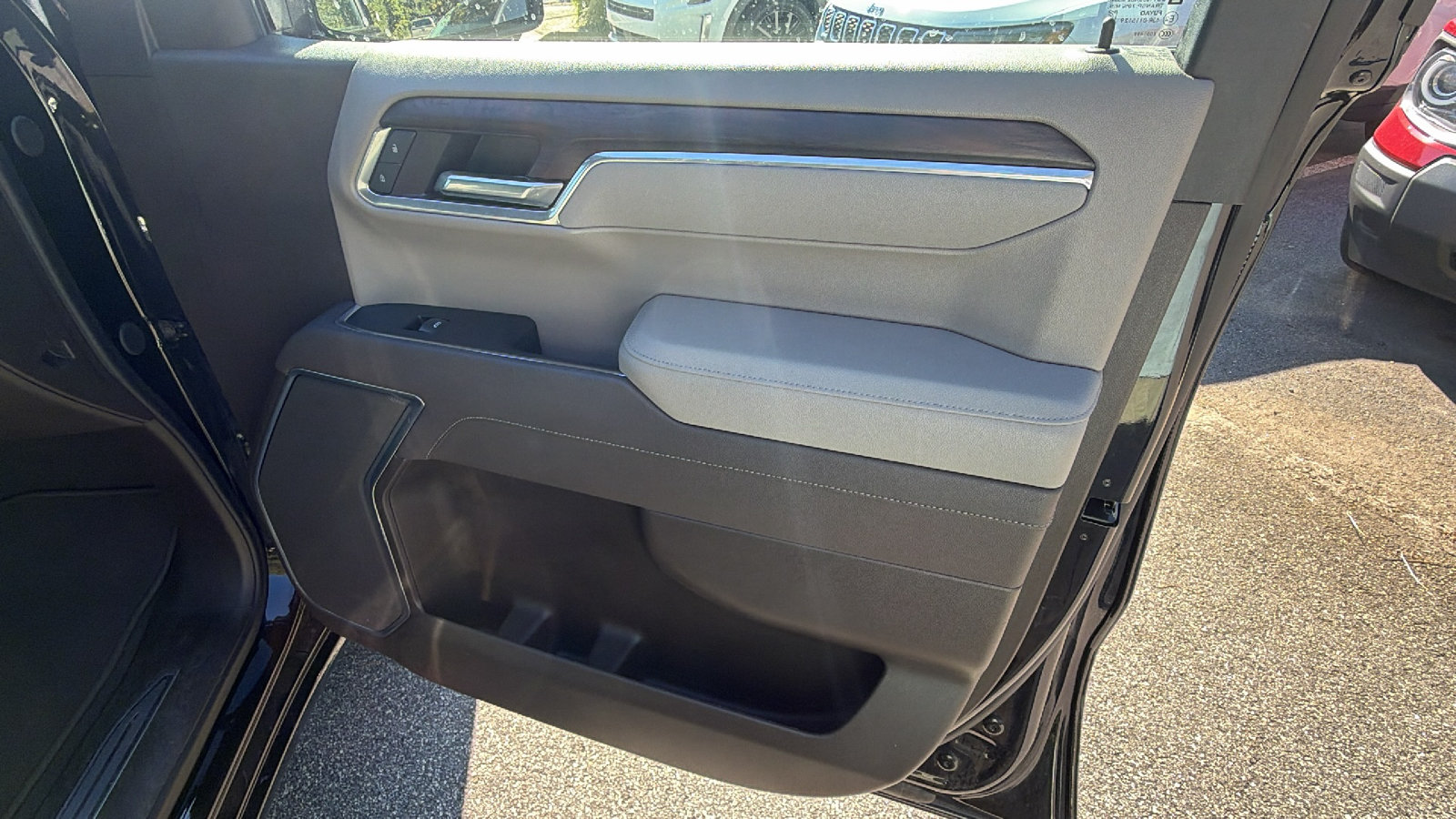 Used 2025 GMC Sierra 1500 SLT AWD/4WD image 18