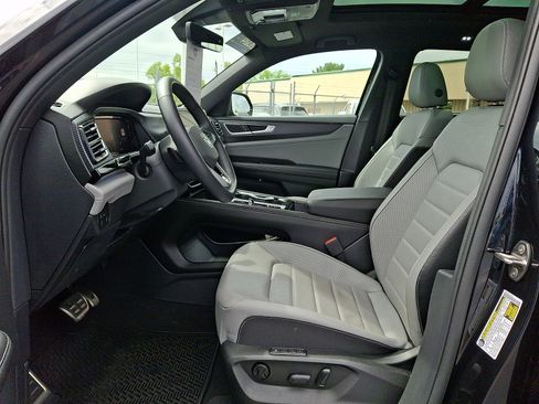 Certified 2024 Volkswagen Atlas Cross Sport SEL R-Line AWD/4WD image 13