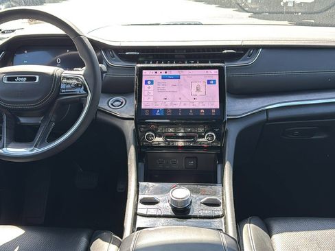 Used 2024 Jeep Grand Cherokee Overland w/ Luxury Tech Group IV AWD/4WD image 21
