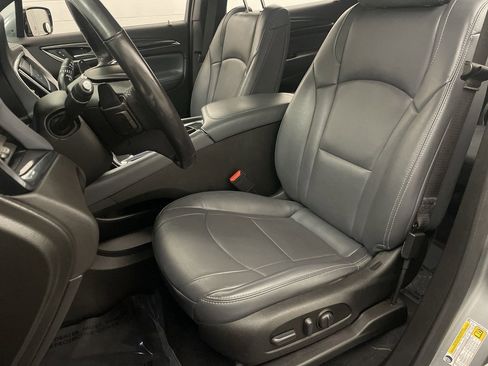 Used 2023 Buick Enclave Essence image 13