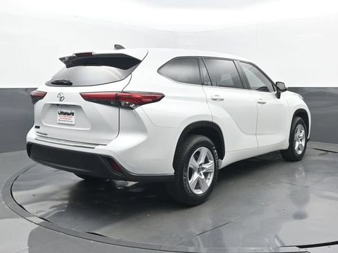 Used 2022 Toyota Highlander L FWD image 22
