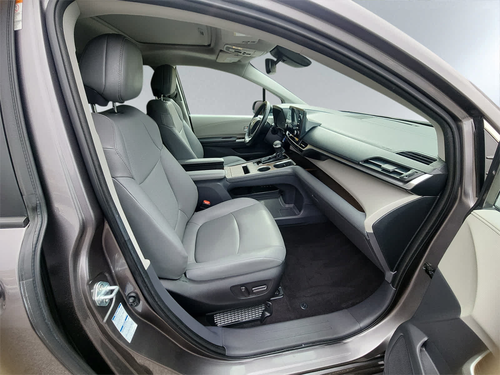 Used 2022 Toyota Sienna XLE AWD/4WD image 7
