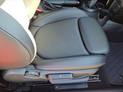 Used 2018 MINI Cooper S image 17