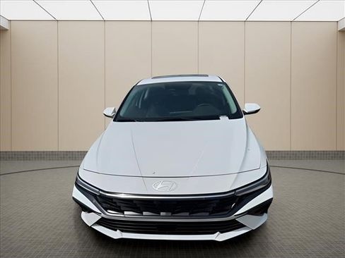 Used 2025 Hyundai Elantra Limited FWD image 6