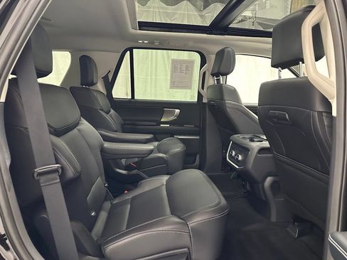 Used 2025 Ford Expedition Platinum AWD/4WD image 53