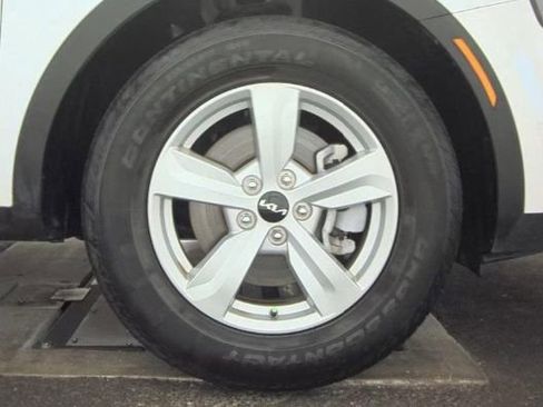 Used 2025 Kia Sorento LX image 11