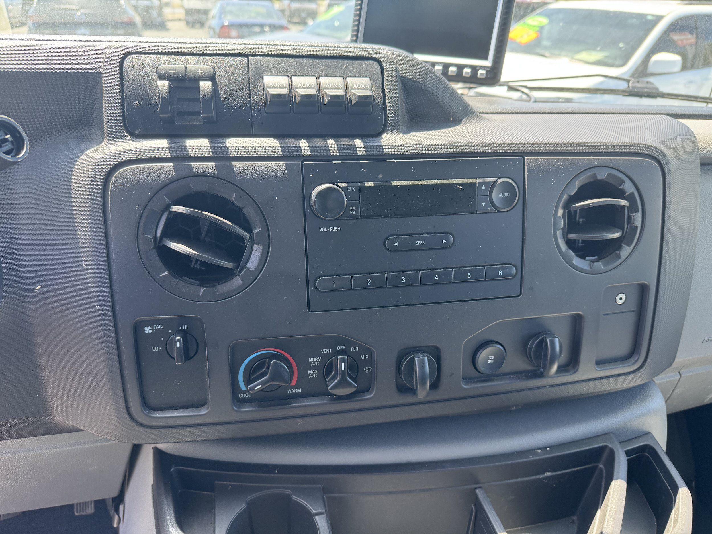 Used 2013 Ford E-350 and Econoline 350 Super Duty w/ PWR Group RWD image 17