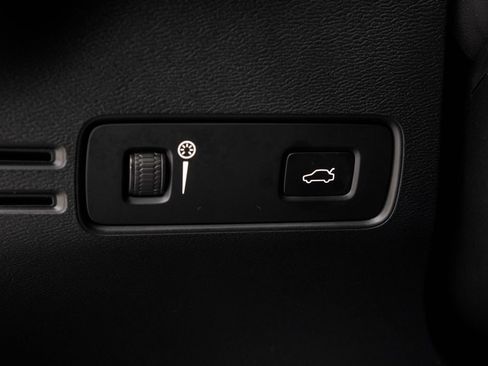Used 2021 Volvo XC40 T5 R-Design w/ Protection Package Premier AWD/4WD image 42