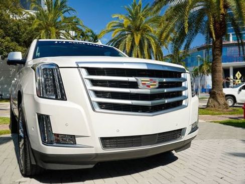 Used 2019 Cadillac Escalade ESV Premium Luxury RWD image 39