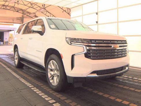 Used 2023 Chevrolet Suburban Premier image 4