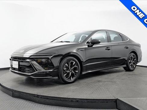 Used 2025 Hyundai Sonata SEL FWD image 2