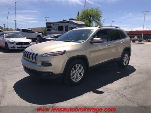 Used 2015 Jeep Cherokee Latitude w/ Comfort/Convenience Group FWD image 4