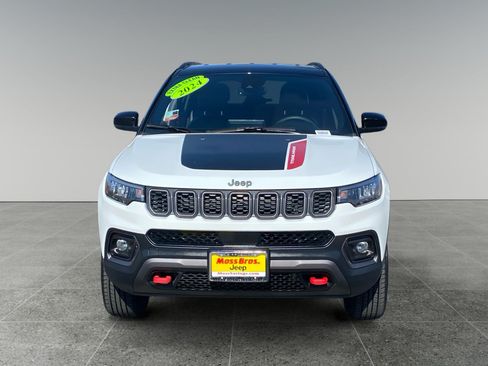 Used 2024 Jeep Compass Trailhawk AWD/4WD image 8